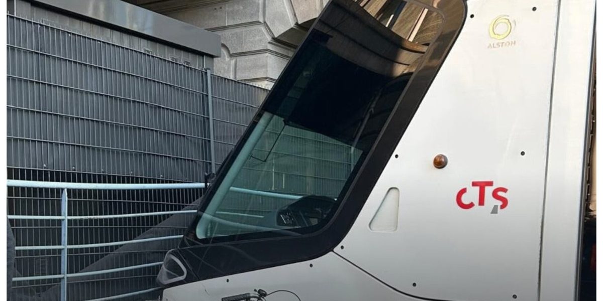 Accident grav la Strasbourg: Tramvai intrat într-un zid, vatmanul a leșinat