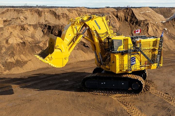 Gigantul de la Komatsu: Excavatorul minier care mută 80 de tone dintr-o cupă
