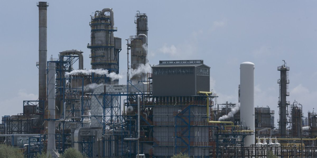 Rafinăria Petromidia și-a reluat activitatea la capacitate maximă, după lucrările de mentenanță, anunță Ministerul Energiei București – Rafinăria Petromidia, una dintre cele mai importante unități de producție de carburanți din România, a reluat funcționarea la capacitate maximă