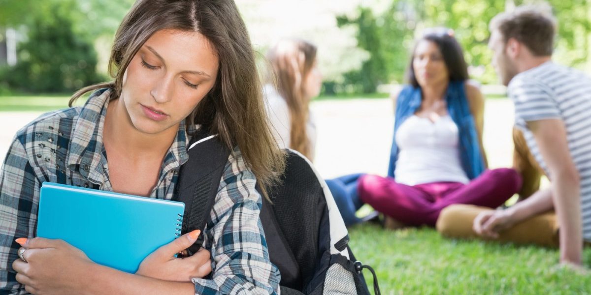 Singurătatea ucide mai mult decât izolarea, spun oamenii de știință, studiu-șoc