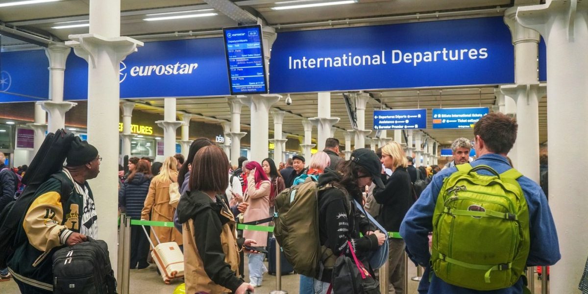 EES a intrat în funcțiune: Adio ștampile pe pașapoarte în UE!