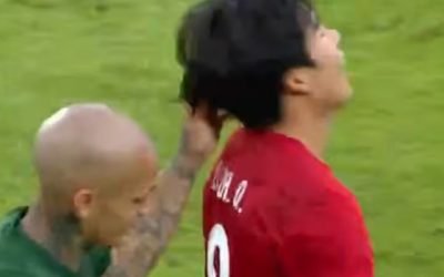 Alexandru Mitriță, eliminat cu roșu direct în China după un gest nesportiv Mijlocașul român ALEXANDRU MITRIȚĂ a fost eliminat cu cartonaș roșu direct în timpul unui meci din campionatul chinez, după ce a tras de păr un adversar