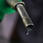 Ministrul Energiei, Bogdan Ivan, a declarat că statul ar putea interveni pentru a atenua impactul scumpirii motorinei, în cazul în care prețul barilului de petrol va continua să crească pe piețele internaționale