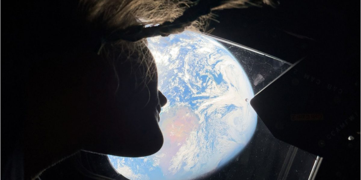 Misiunea Artemis 2, pe cale să doboare recordul de distanță stabilit de Apollo 13 Astronauții de pe Artemis 2, pionieri ai unei noi ere în explorarea lunară, se pregătesc să depășească distanța maximă parcursă de Apollo 13 față de Pământ