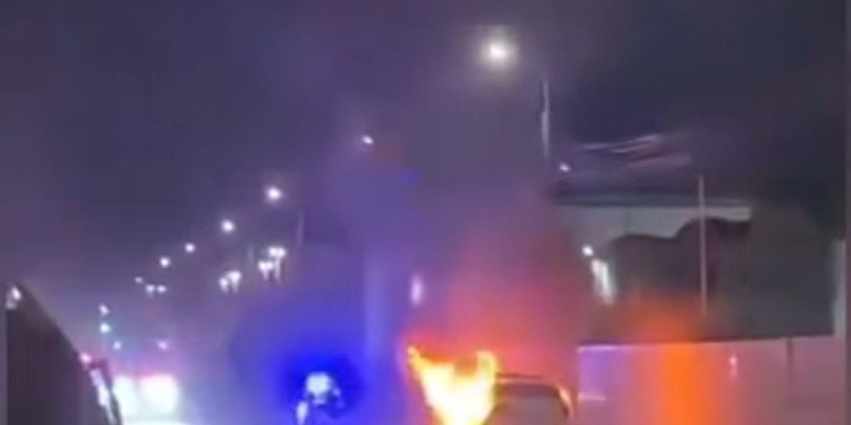 Mașină de poliție, incendiu în trafic: Sindicatul acuză mentenanța precară. Reacția igpr