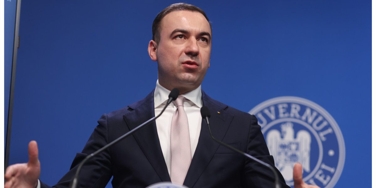 România nu depinde de petrolul din Golful Persic, asigură ministrul Energiei Ministrul Energiei, Bogdan Ivan, a declarat că România nu se confruntă cu o criză de lichidități pe piața carburanților, în ciuda întârzierilor cauzate de atacurile asupra portului Novorosisk