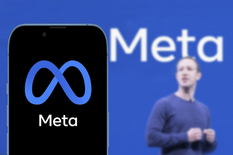 Meta dă afară 8.000 de oameni: Facebook, Instagram, WhatsApp, în cădere liberă