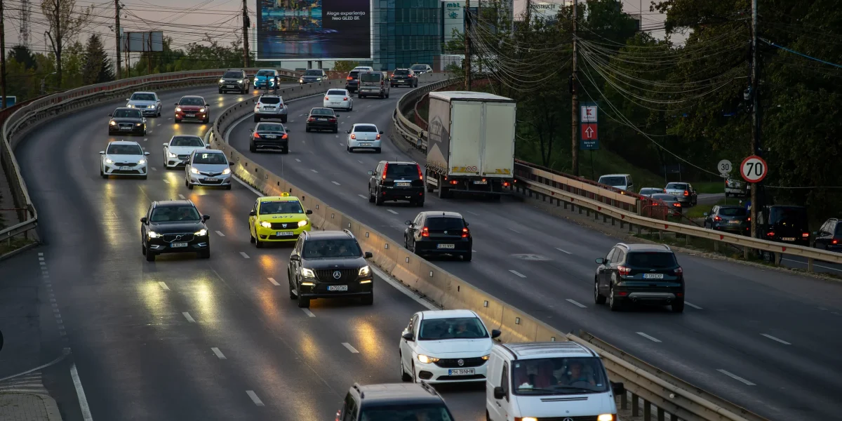 Înmatricularea unei mașini în România poate ajunge să coste semnificativ, chiar dacă taxele oficiale par reduse