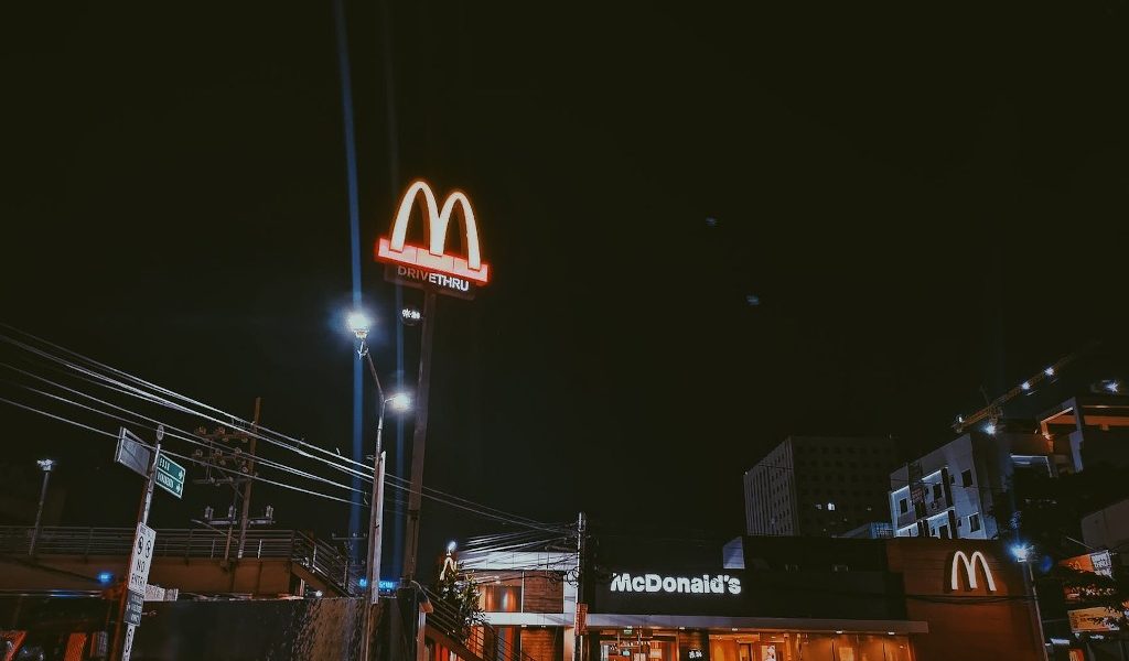 Manager McDonald’s, scuză halucinantă: Educatia mamei, vinovată pentru gafe