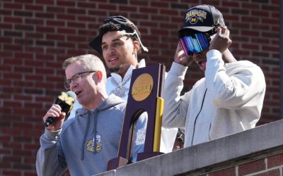 ANN ARBOR, SUA – Echipa de baschet a Universității Michigan, supranumită „Wolverines”, a revenit marți pe campus, sărbătorind cucerirea titlului național