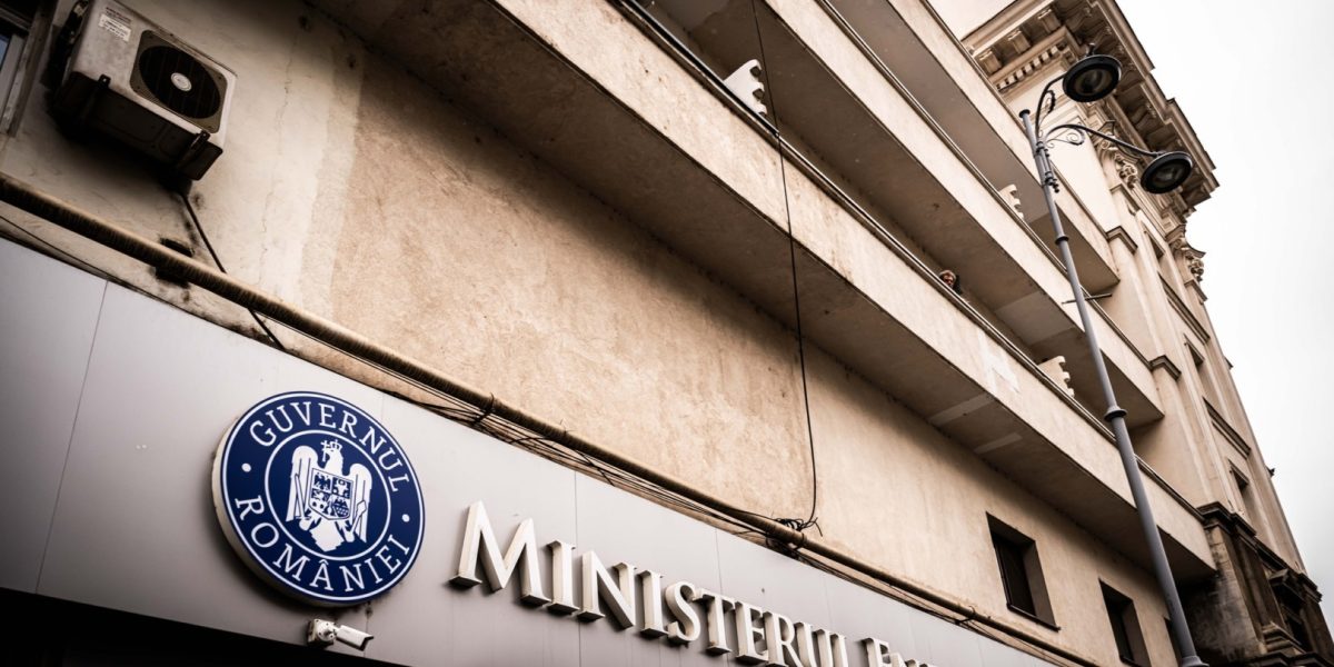 Mutare cu SAVE: Ministerul Energiei, la nou sediu Poșta Română. Cât scapă la chirie?