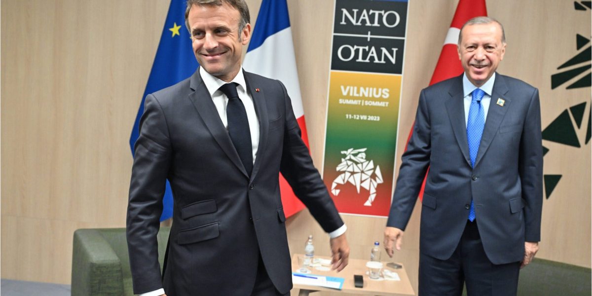 BUCUREȘTIUL, PUNCT DE REPER PENTRU DIPLOMAȚIE ÎN CONTEXTUL SUMMITULUI B9 Bucureștiul se pregătește să găzduiască o serie de vizite diplomatice de rang înalt, concomitent cu desfășurarea Summitului B9