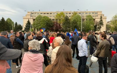 Miting în Piața Victoriei: Românii îl susțin pe premierul Ilie Bolojan