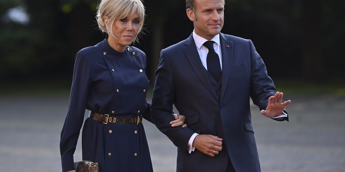 Macron, umilit de Trump la un prânz privat: Răspunsul președintelui francez Președintele francez, Emmanuel Macron, a reacționat cu o reținere calculată la comentariile ofensatoare făcute de omologul său american, Donald Trump, în timpul unui prânz privat la Washington