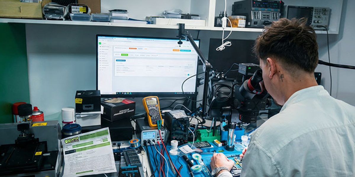 Procese defectuoase: De ce telefoanele se repară diferit și se strică repede