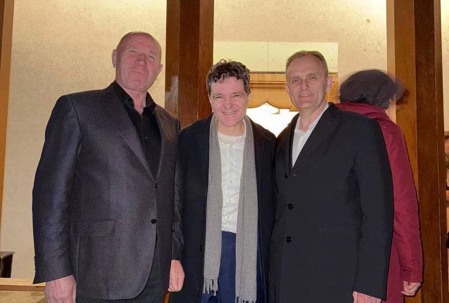 Nicușor Dan, pozat cu PSD la Mănăstirea Cornu: Scandal sau strategie