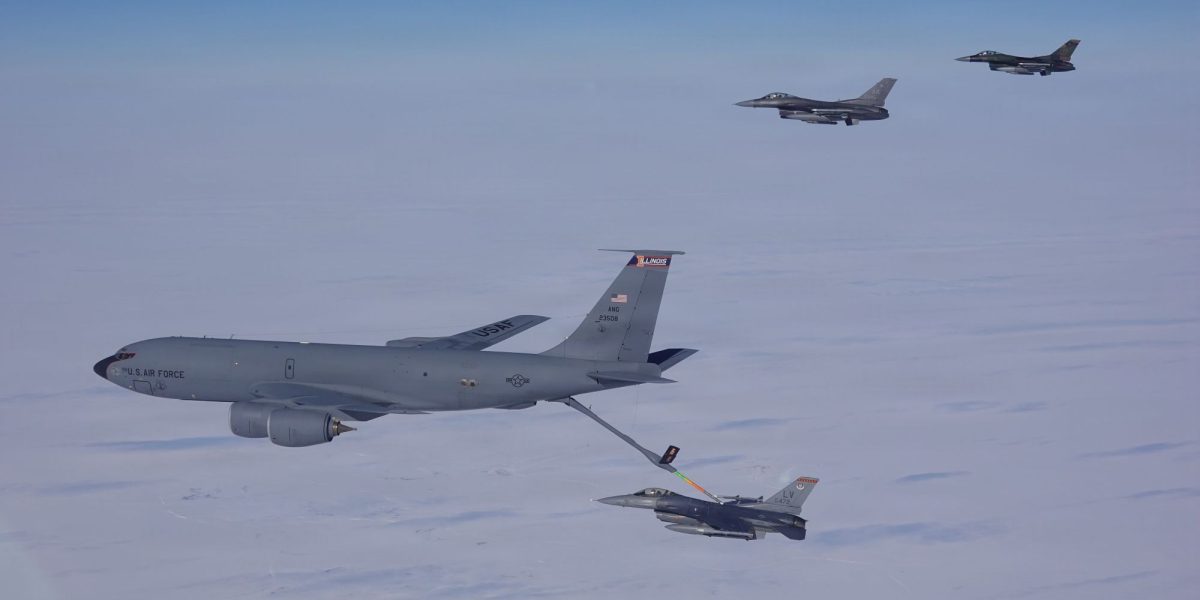 F-16 ale NORAD: Antrenament dur de apărare aeriană în Alaska