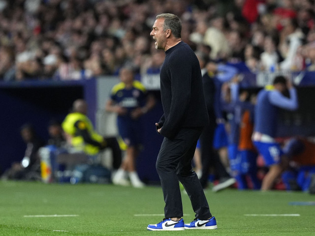 Hansi Flick, furios după înfrângerea Barcelonei cu Atletico Madrid: ”Nu înțeleg de ce VAR-ul nu a intervenit” Antrenorul Barcelonei, Hansi Flick, a criticat dur arbitrajul după înfrângerea suferită în fața lui Atletico Madrid, scor 0-2, în cadrul unui meci din competiția europeană