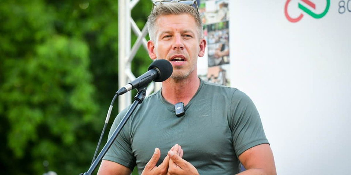 Ungaria taie armata, în timp ce NATO investește. Ce-ar schimba Magyar