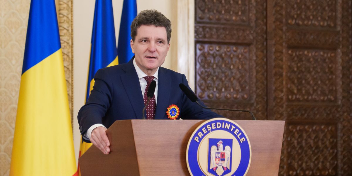 Președintele Klaus Iohannis a discutat cu premierul Ilie Bolojan și companii din sectorul energetic despre aprovizionarea cu combustibili Președintele României, Klaus Iohannis, a avut o întâlnire la Palatul Cotroceni cu premierul Ilie Bolojan, mai mulți miniștri și reprezentanți ai companiilor Petrom și Rompetrol