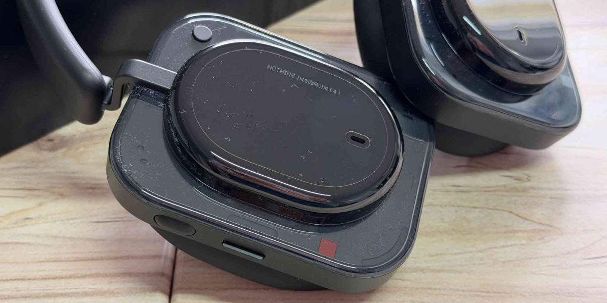 Review Nothing Headphone (a): Căștile wireless care te scot din anonimat!