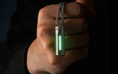 Brelocul din titan ce strălucește 25 de ani: Gadget-ul revoluționar