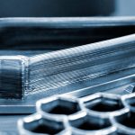 Model realizat pe o imprimantă 3D din metal. Obiect creat pe o imprimantă 3D prin topirea unui fir metalic.