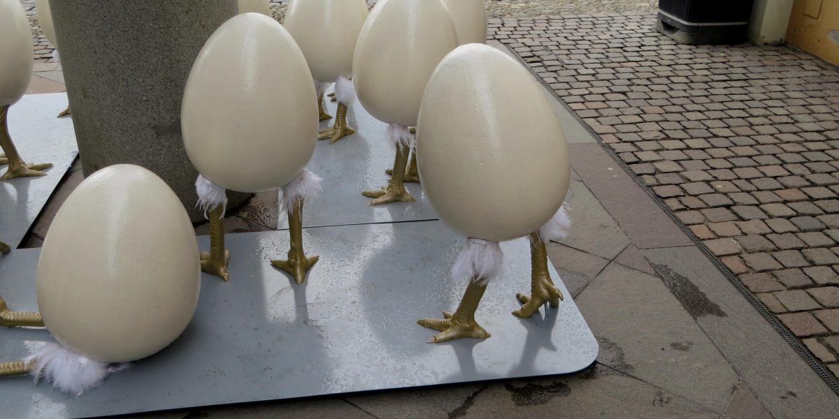 Sculptorul din Timișoara, furios pe decorațiunile de paște: „e o bătaie de joc!”