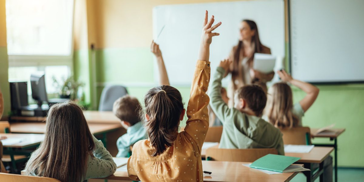 Când se întorc elevii la școală după Paște? Câte săptămâni mai au până la vacanța de vară