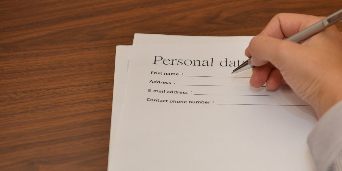 Nume și Prenume: Greșeala banală pe care o fac românii online!