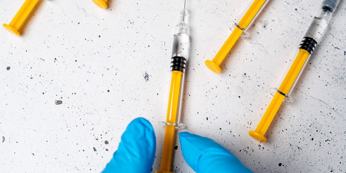 Polonia va distruge 64 de milioane de doze de vaccin anti-COVID-19, după o decizie a instanței de la Bruxelles Vara anului 2021, în plină pandemie de COVID-19, statul polonez a semnat un contract cu compania farmaceutică Pfizer pentru achiziționarea unui număr considerabil de doze de vaccin