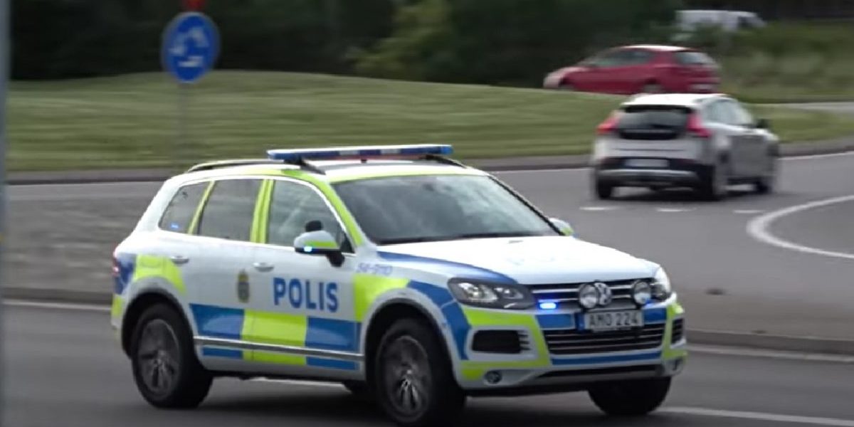 Adolescentul din Norvegia a furat un autobuz: A ajuns până-n Suedia!