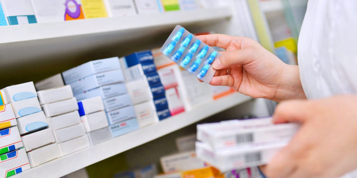 Farmacii NON-STOP de Paște 2026: Unde găsești medicamente în noaptea de Înviere