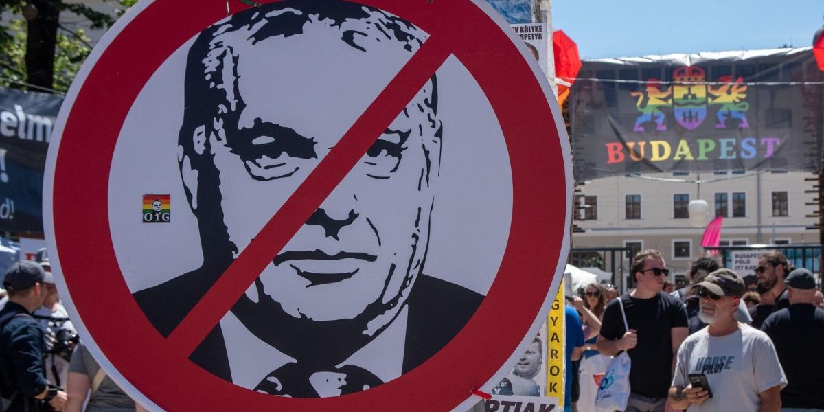 Puterea spiona opoziția politică: Scandal în culise