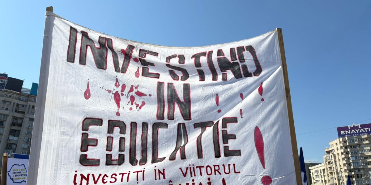 Profesorii primesc diferențele salariale: Guvernul demarează plăți eșalonate Ministerul Educației și Cercetării a anunțat miercuri începerea plăților pentru diferențele salariale și dobânzile cuvenite personalului didactic din învățământul preuniversitar, stabilite prin hotărâri judecătorești