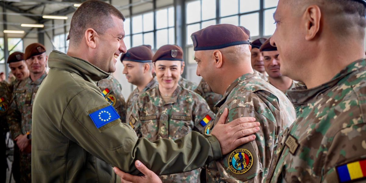 Ministrul Apărării și șeful Statului Major, în vizită la militarii din Bosnia