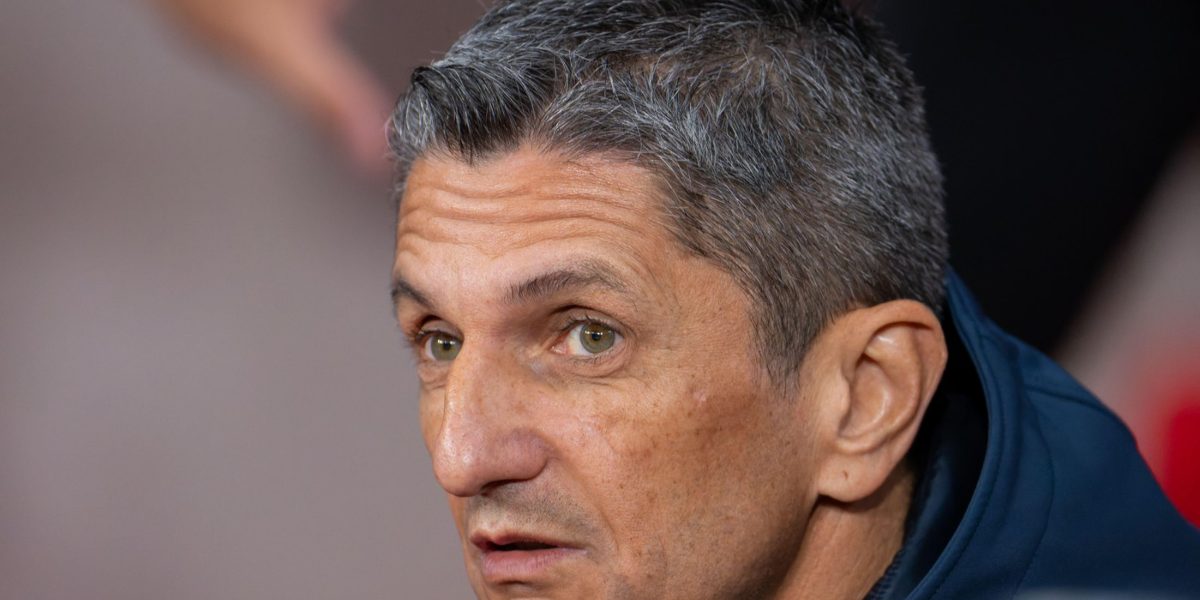 În ciuda unei situații personale extrem de dificile, antrenorul echipei PAOK Salonic, Răzvan Lucescu, a rămas concentrat pe joc în timpul meciului cu Panathinaikos, disputat duminică, în Superliga Greciei