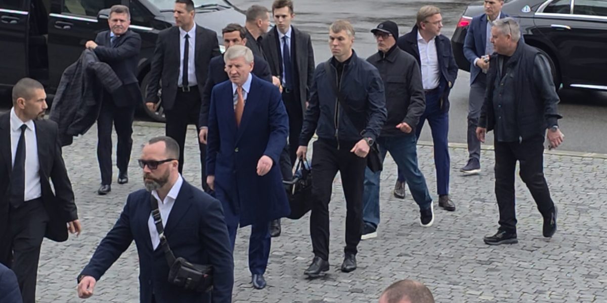 Unul dintre cei mai influenți oameni de afaceri din Europa de Est, ucraineanul Rinat Ahmetov, a fost prezent la București pentru a-și lua rămas bun de la Mircea Lucescu