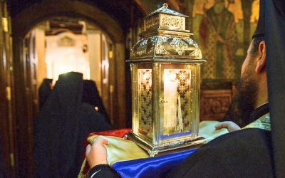 Sfânta Lumină ajunge la București cu avion privat, pe fondul războiului din Orient