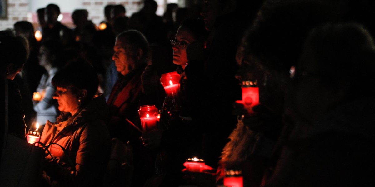 Trei din patru români intenționează să participe la slujba de Înviere anul acesta, potrivit unui sondaj recent