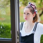 Geamuri curate ca-n Europa: Soluția-minune care respinge ploaia și praful