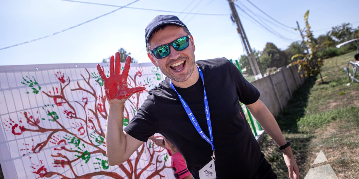 Inteligența artificială și gândirea critică: o lecție de la o discuție cu fiica Adrian Sandu, trainer și coach LEADERS și fondatorul scoaladeasertivitate.ro, a împărtășit recent o experiență personală care ilustrează importanța gândirii critice în era inteligenței artificiale