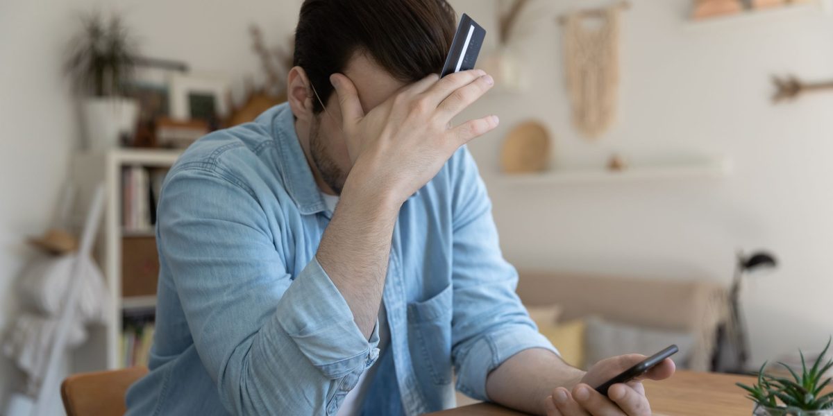 Ghid esențial: Cum te feresti de fraudele online de paște. 10 scenarii de atac