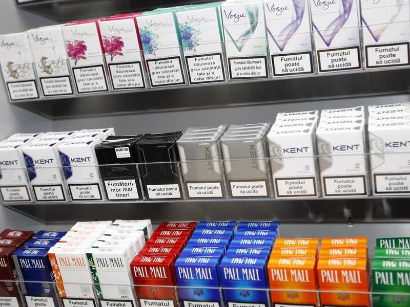 Țigările se scumpesc din nou de azi. Adevărata poveste nu e prețul - ci mecanismul din spatele lui