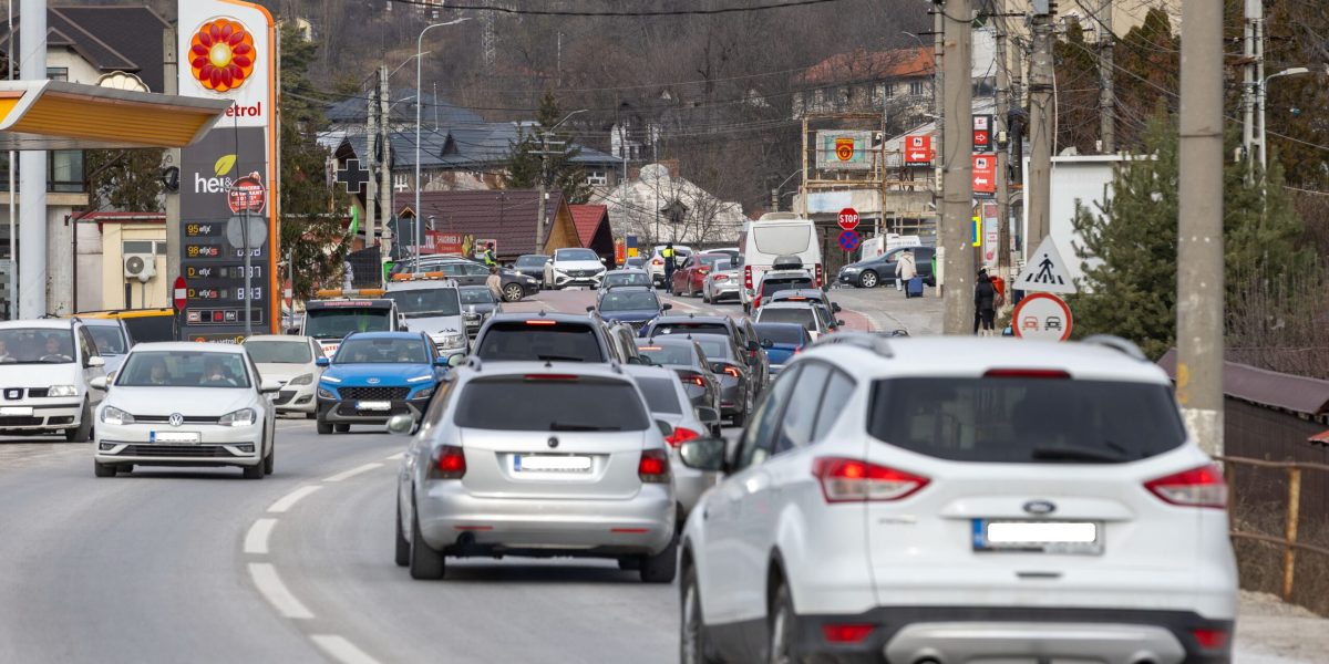Blocaj total pe Valea Prahovei: DN1 și DN7, sufocate de trafic intens