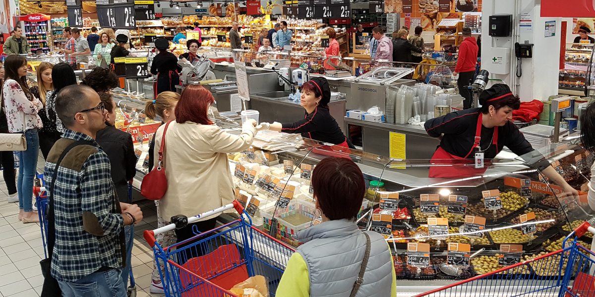 Consiliul Concurenței avertizează: anunțurile de scumpire pot duce la creșterea artificială a prețurilor Președintele Consiliului Concurenței, Bogdan CHIRIȚOIU, a emis un avertisment clar luni: declarațiile prin care se anunță intenții de majorare a prețurilor pot conduce la coordonarea comportamentului concurenților și la o creștere artificială a prețurilor pe piață