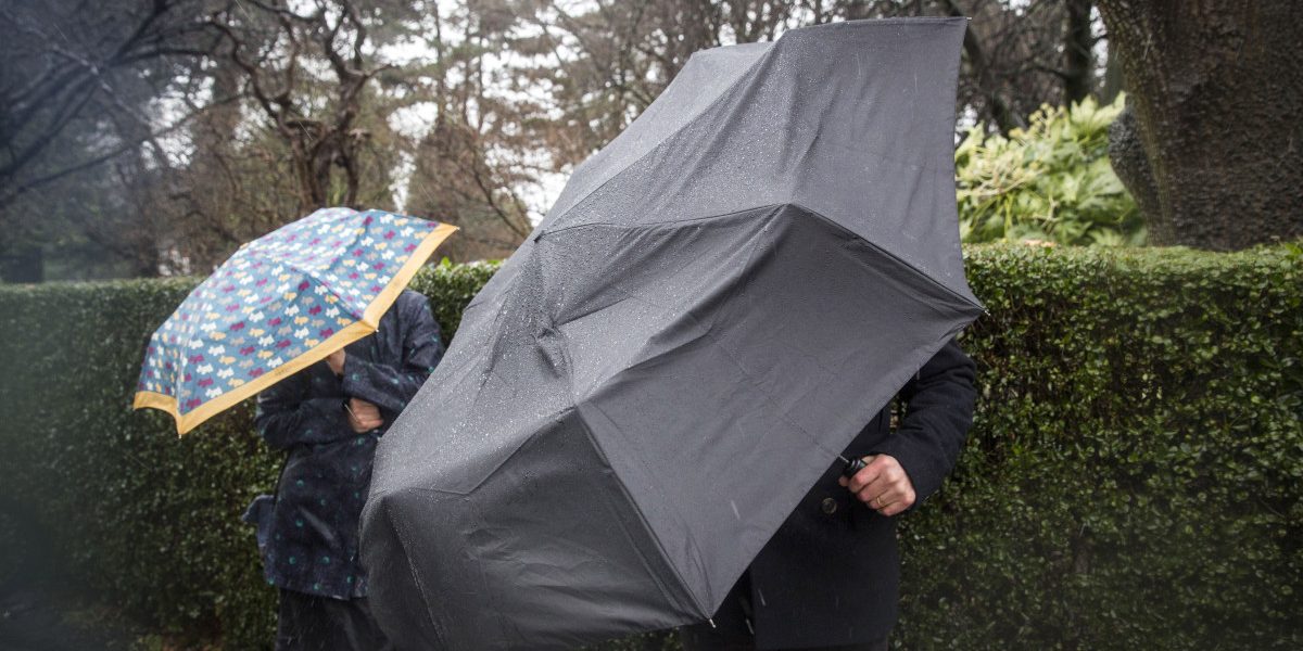 Vremea se răcește puternic în țară: sunt anunțate ploi, vânt puternic şi ninsori. ANM a emis noi alerte cod galben HARTĂ