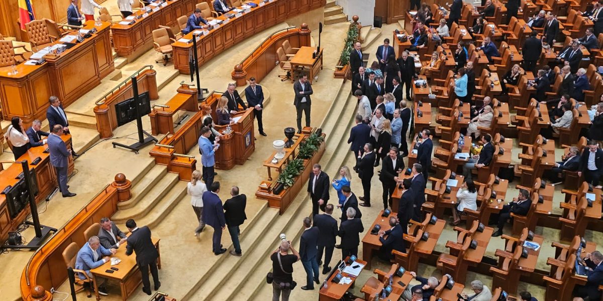 Moțiunea de cenzură, sub semnul întrebării: Pace filmează, AUR mai așteaptă