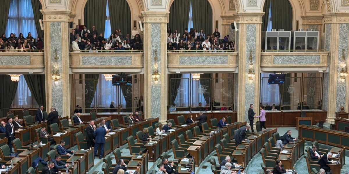 Scandal în Senat: UDMR și opoziția părăsesc plenul după ce legea privind alcoolul pe stadioane a fost votată București – Miercuri, Senatul a fost scena unui episod tensionat, după ce o lege controversată, ce permite consumul de alcool pe stadioane în anumite condiții, a fost supusă votului