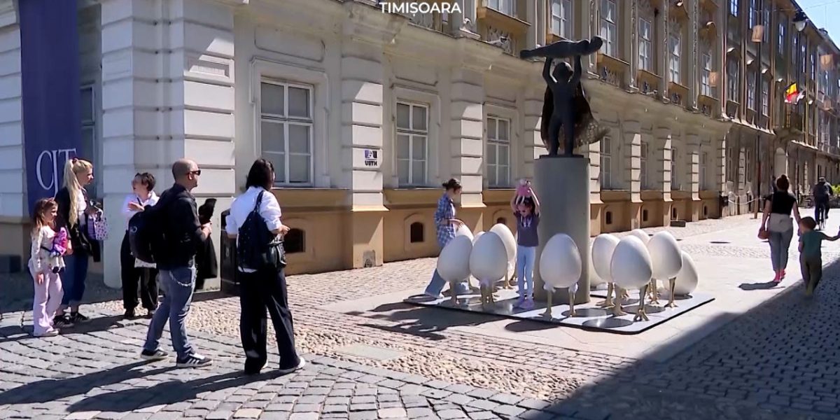 Ouă de Paște de 7.000 € în Timișoara: Statuia, umbrită de zestrea uriașă